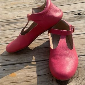 Adorable T-strap womens shoes!